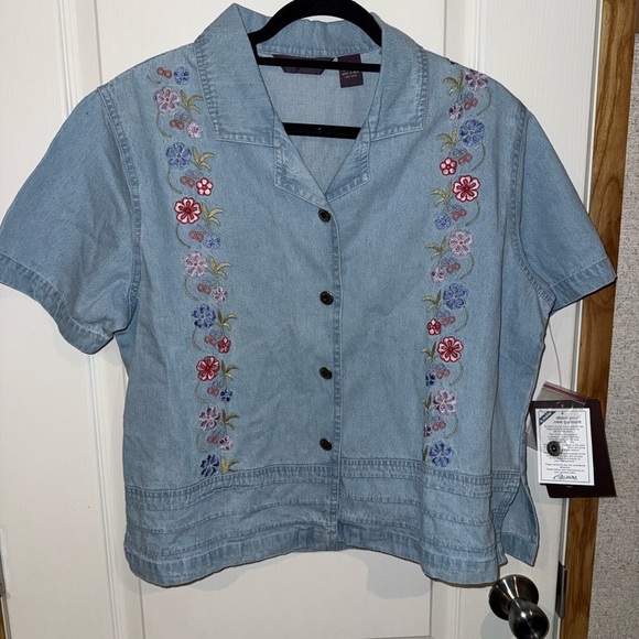 Agapo Tops - Agapo vintage inspired Embroidered Denim Short Sleeve Top